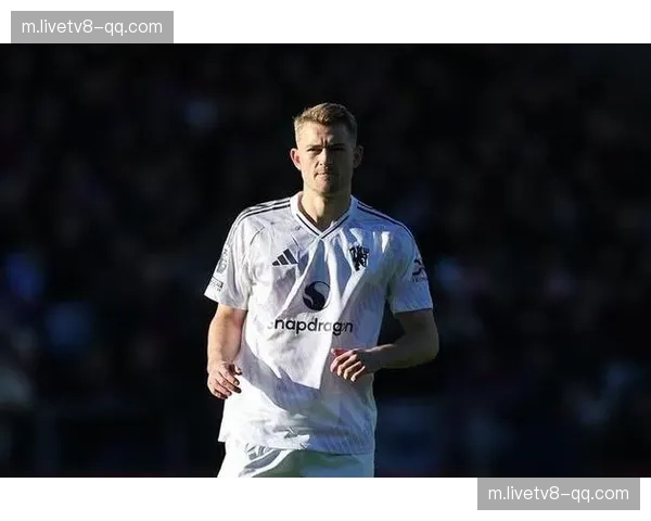 曼联德利赫特伤缺至四月初 马奎尔约罗或成中卫新组合